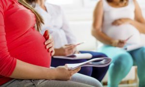 pregnant women attending parental classes